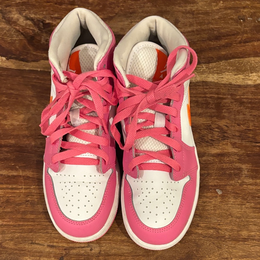 Jordan pink/ orange 4.5 youth/6 women’s